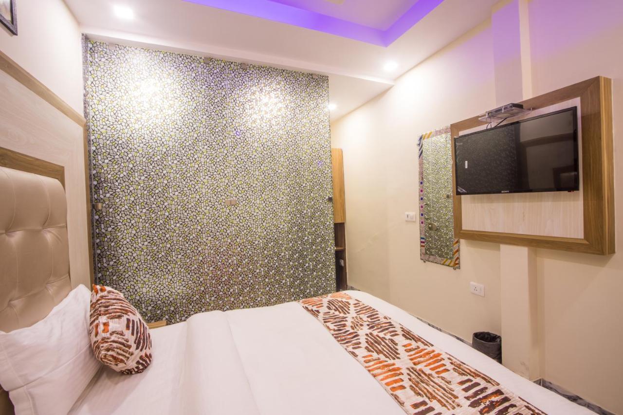 Hotel Harsha International Nueva Delhi Exterior foto