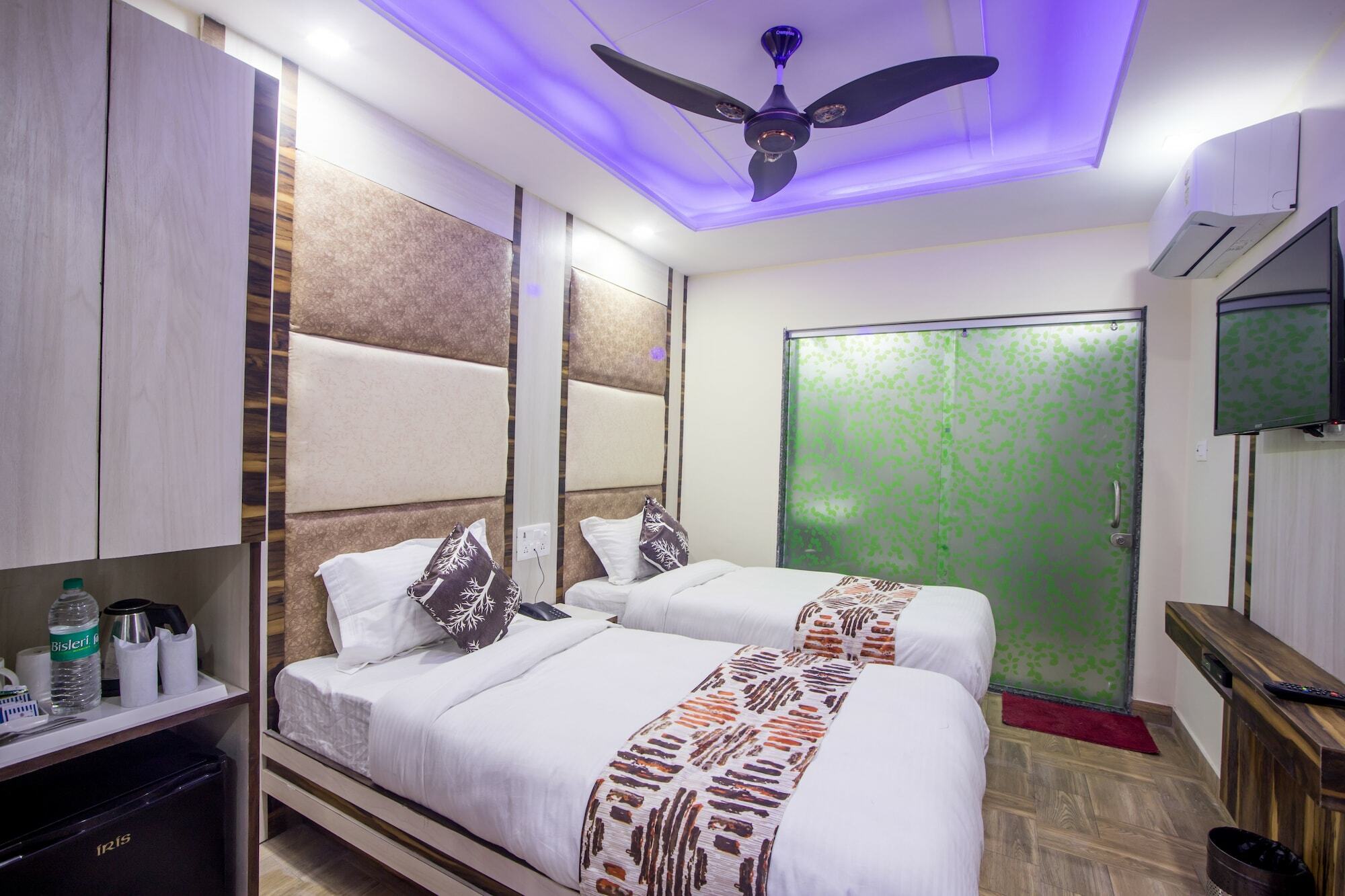 Hotel Harsha International Nueva Delhi Exterior foto