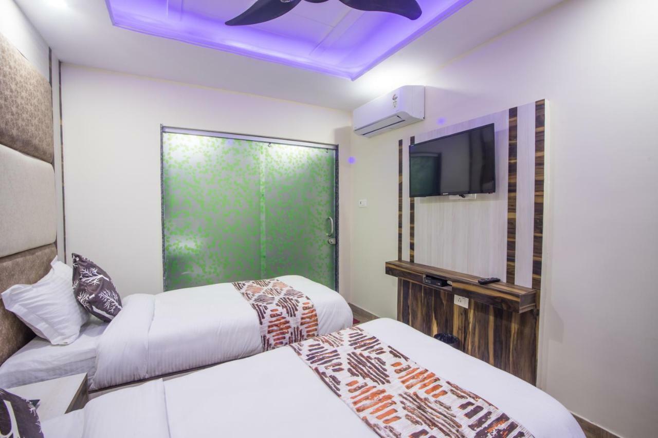 Hotel Harsha International Nueva Delhi Exterior foto