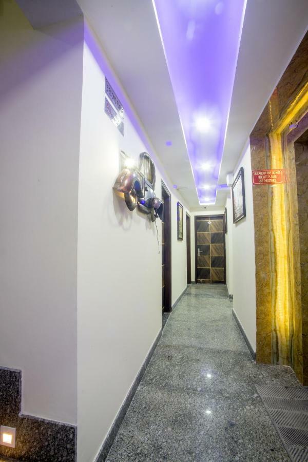 Hotel Harsha International Nueva Delhi Exterior foto